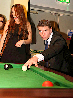 Gentleman plays snooker in posh rig